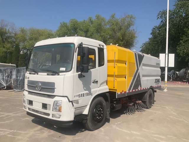 2020 XCMG XZJ5180TSLD5 on 2019 DongFeng DFH1180BX1V Sweeper Truck