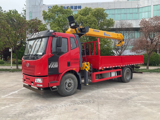 XCMG SQS220-4 9 ton Straight Boom on 2019 FAW CA1180P62K 4x2 Sleeper Crane Truck